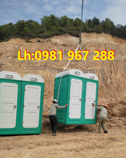 nhà vệ sinh đặt ngoài trời.jpg